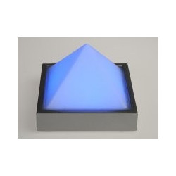 Pyramide (klein) Grundfläche aus Metall